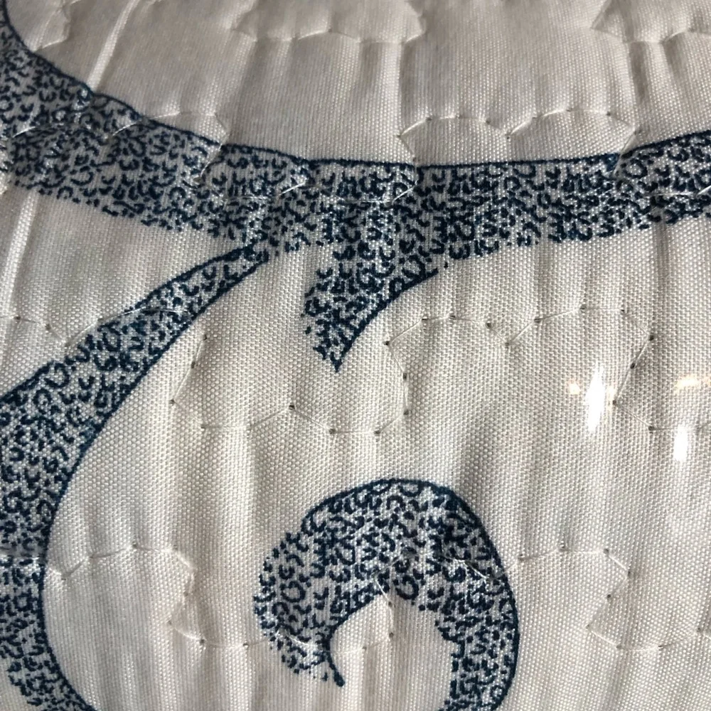 3 Piece Quilt Set Full/Queen Vintage Collection Teresa White & Blue NWT - Picture 5 of 5